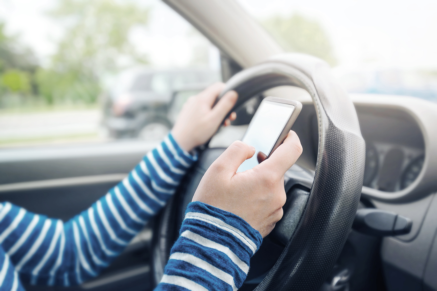 Ablenkung im Strassenverkehr So bleiben Sie fokussiert BFU